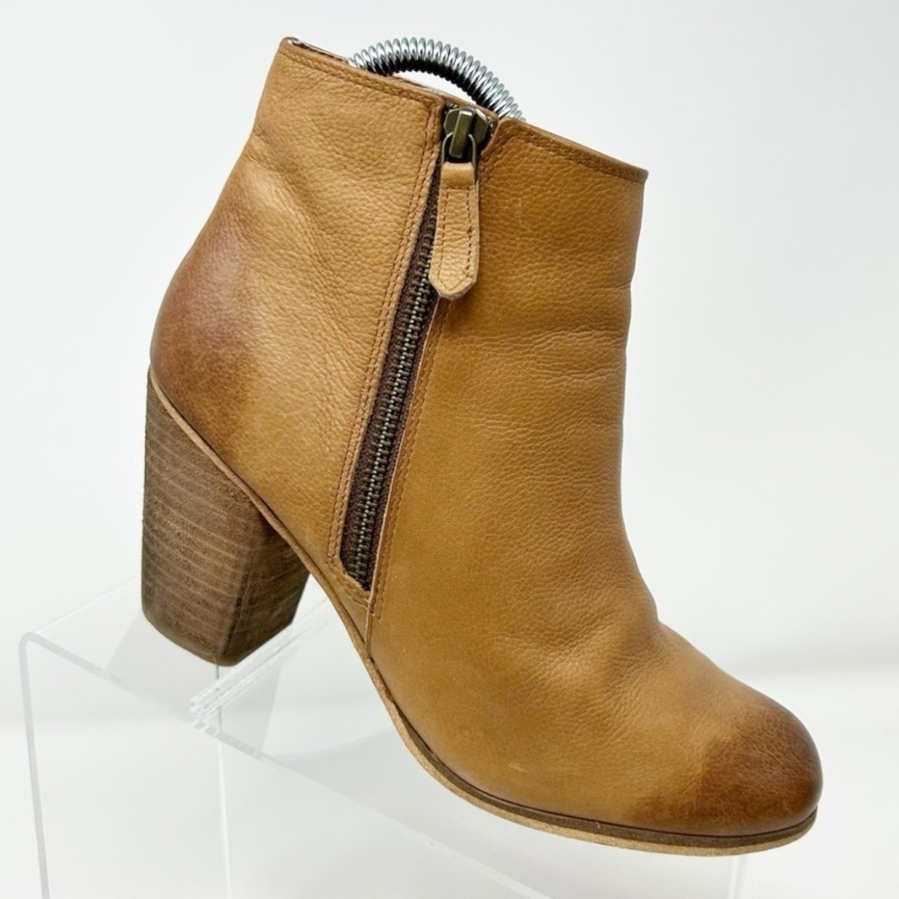 Nordstrom BP Tan Light Brown Leather Stacked Heel Ankle Boots Size 8 Zipper
